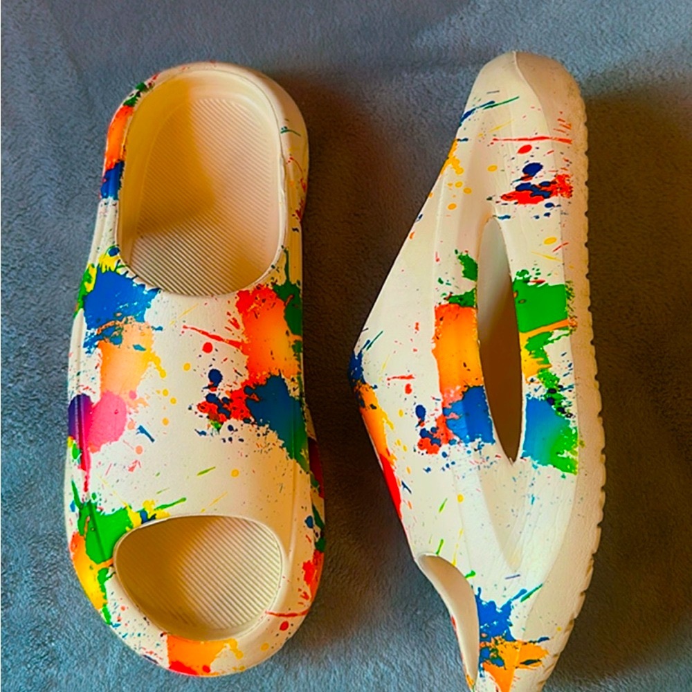 Graffiti print Clogs